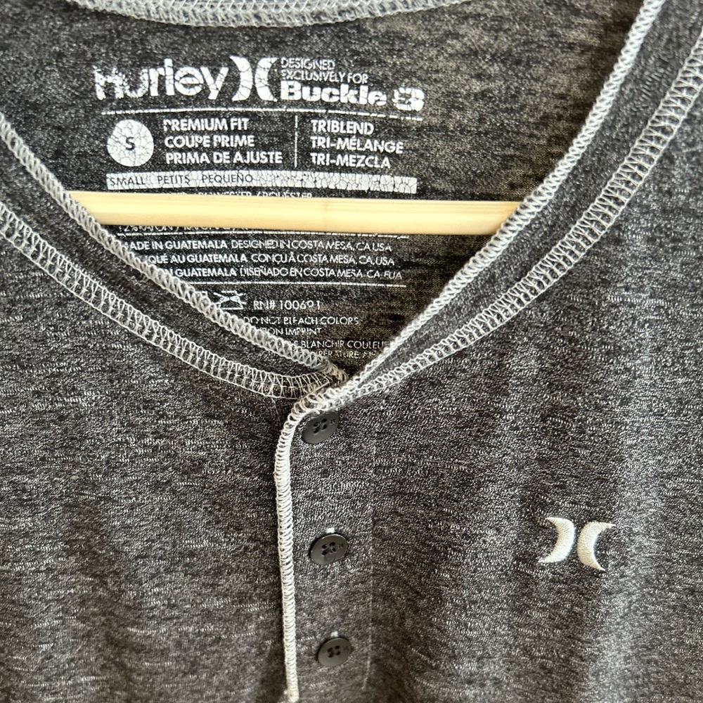 ** Men Hurley by Buckle - Grey LS 🔥🔥. Grey and lightweight. Sz small! - Picture 2 of 9